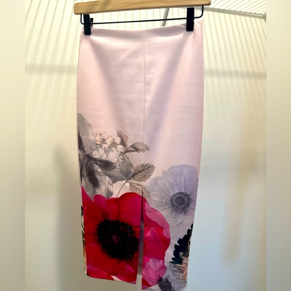 Ted Baker London Dresses & Skirts - Ted Baker pencil skirt